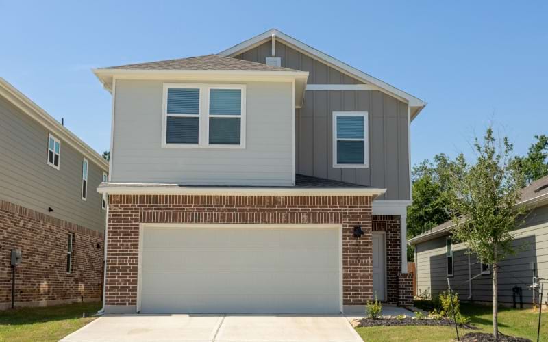 Street-level view of luxury homes in Spring, T